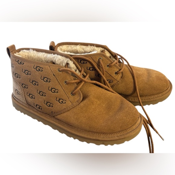 UGG Men's Neumel Embossed Logo Chukka Boots Chestnut Size 11 (S02) - Picture 1 of 6